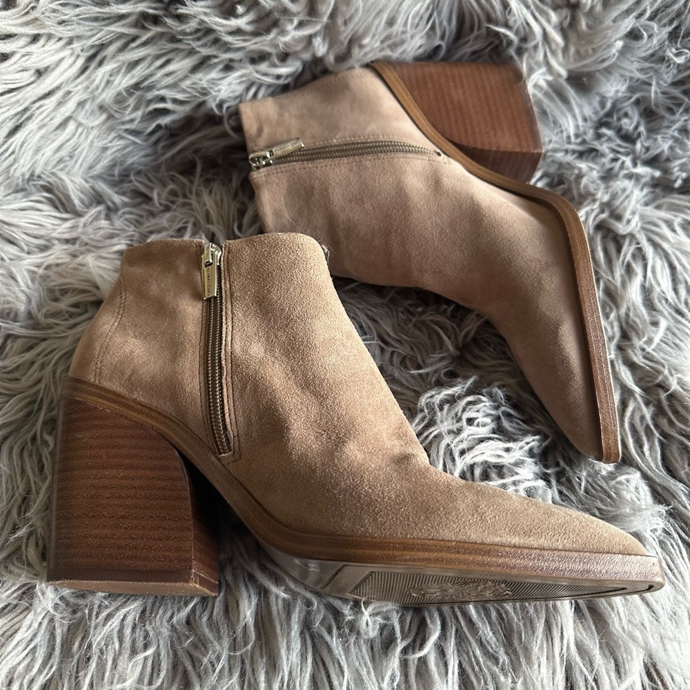 Vince Camuto Grendan Ankle Boots in Tan Suede Size 9.5 - Picture 10 of 11